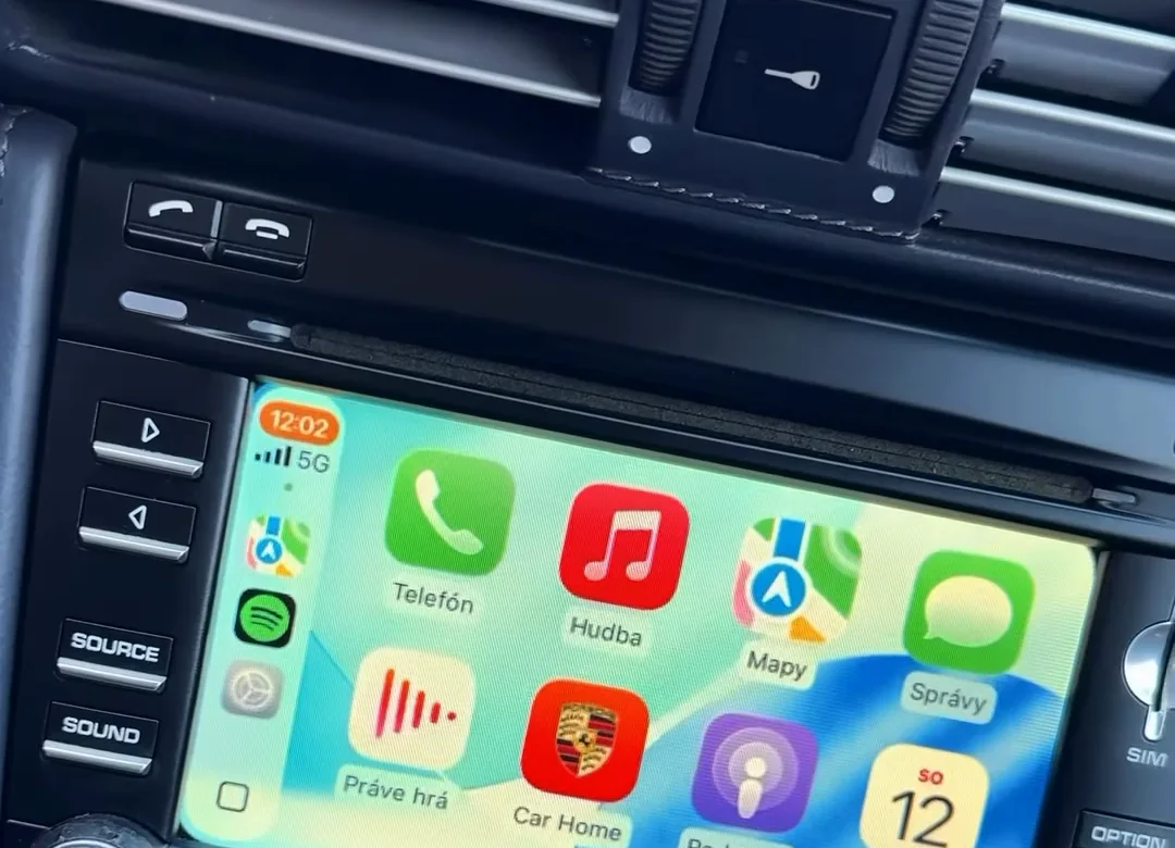 CarPlay v Porsche 911 Carrera 997