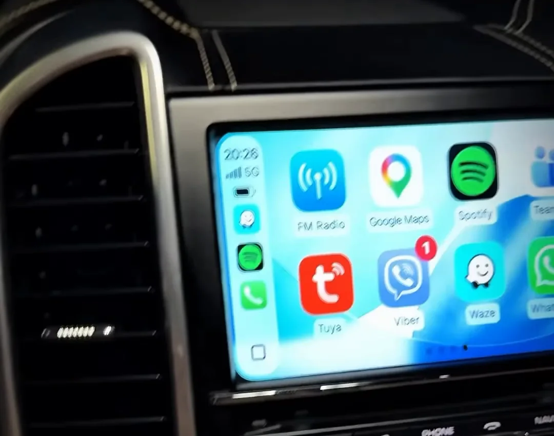 Bezdrôtový CarPlay na displeji Porsche Cayenne 958