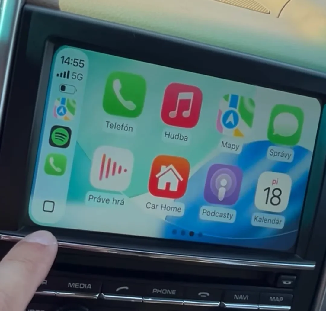 Apple CarPlay na pôvodnom displeji PCM v Porsche Cayenne 958