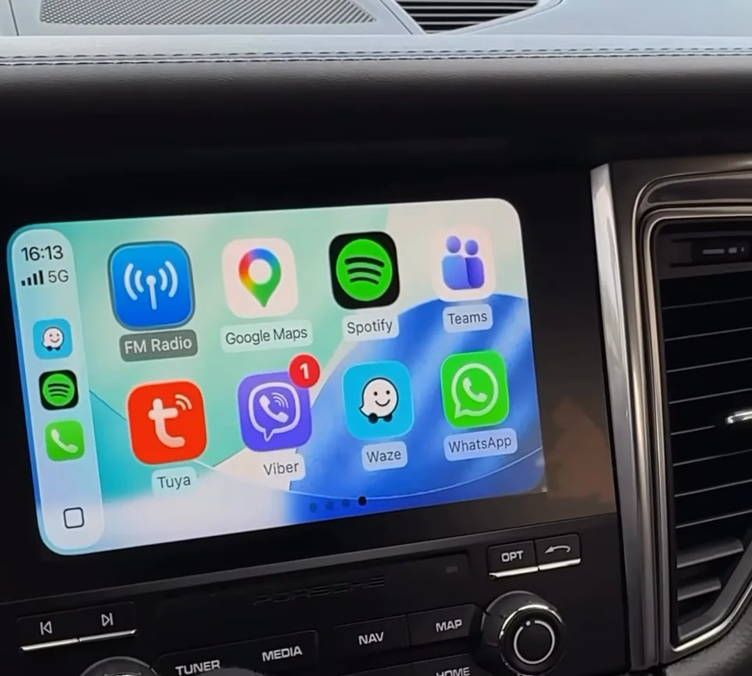 Apple CarPlay v Porsche Macan