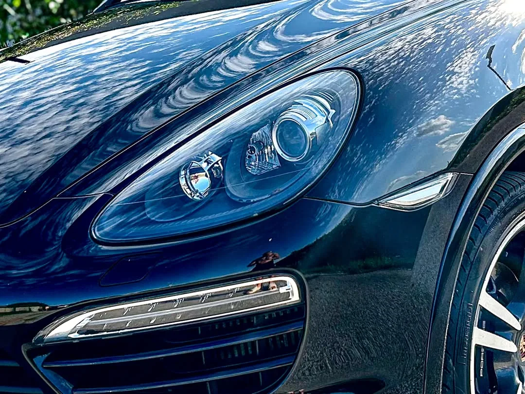 Porsche Cayenne 958 s pôvodnými xenónovými svetlami