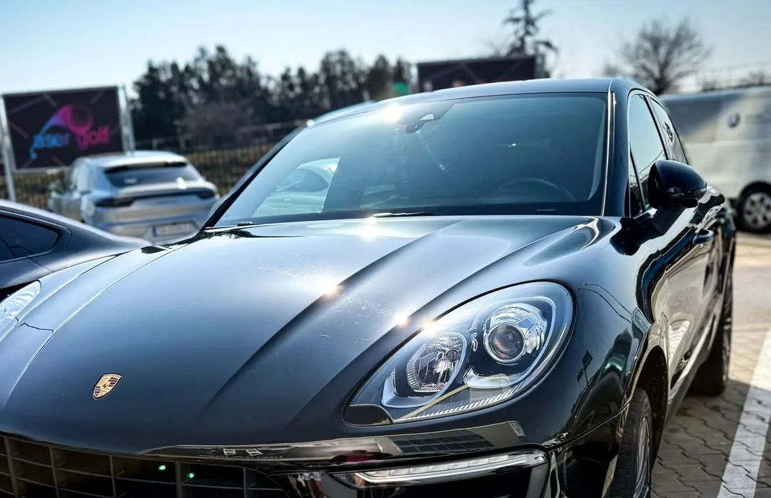 Porsche Macan s pôvodnými halogénovými svetlami
