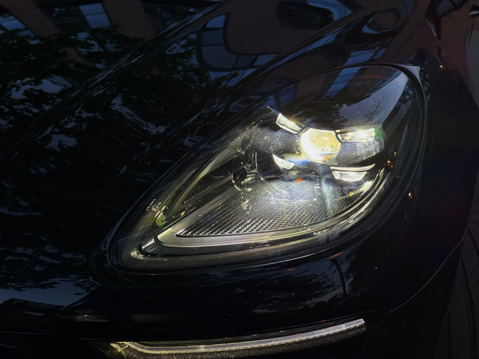 LED Matrix svetlo na Porsche Macan