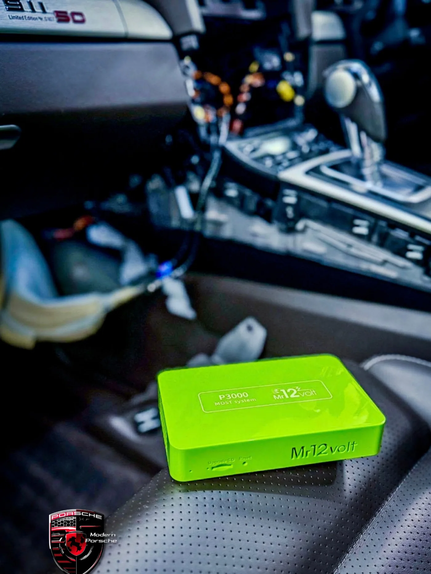 Modul Mr12Volt pri montáži do Porsche