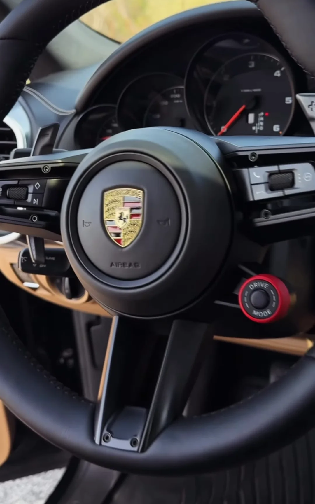 Volant 911 (992) v Porsche Cayenne 958.1
